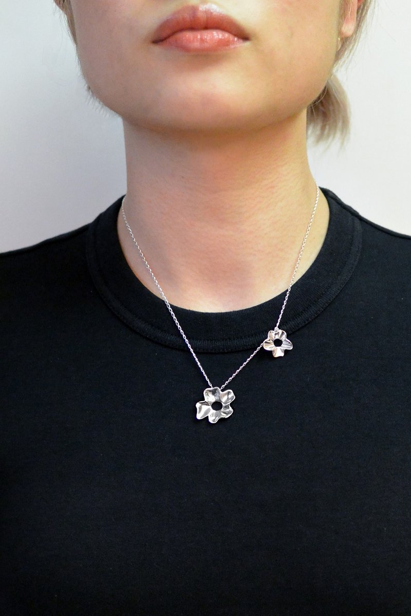 雙花項鍊 小花與迷你花 - 項鍊 - 純銀 銀色
