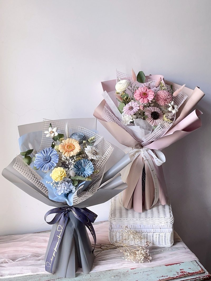 Graduation bouquet/Graduation immortalized dry bouquet - ช่อดอกไม้แห้ง - วัสดุอื่นๆ สึชมพู