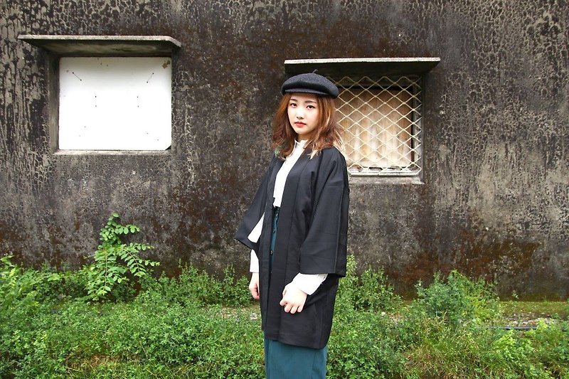 Back to Green::  日本帶回正古著羽織 漂流 壓紋  vintage kimono - 外套/大衣 - 絲．絹 黑色