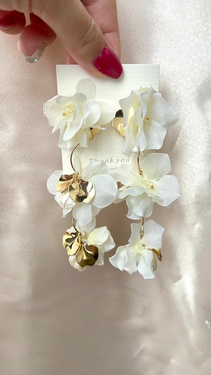 hydrangea wedding bride wedding bridal large earrings flower lover - ต่างหู - ผ้าฝ้าย/ผ้าลินิน ขาว