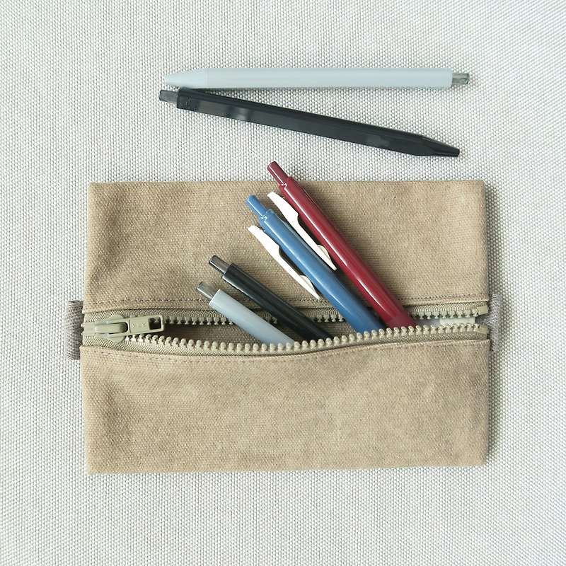 限量零碼創作 | 扁平型大容量筆袋 護照套 - 筆盒/筆袋 - 棉．麻 卡其色