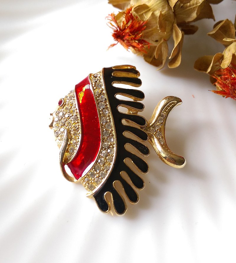 Western antique jewelry. Flaming tropical fish pin - เข็มกลัด/พิน - โลหะ สีเงิน