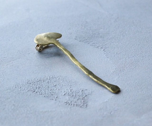 JP417 Vintage Gold Tone Brooch. Zig Zag Design. Tracked