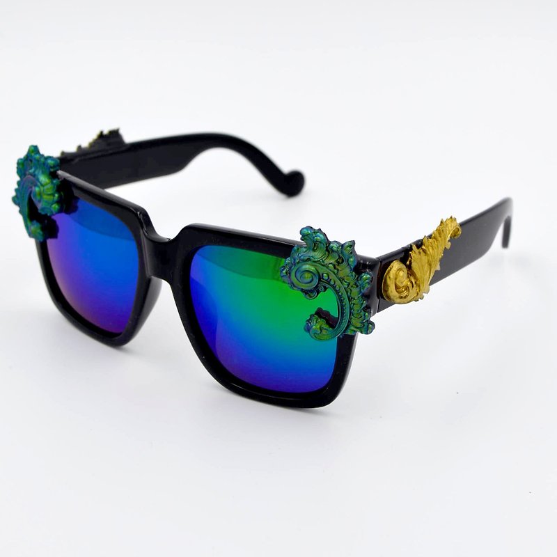 金錄色幻彩巴洛克雕花黑色膠框太陽眼鏡 高質塑料鏡片 防UV400 - 眼鏡/眼鏡框 - 其他金屬 黑色