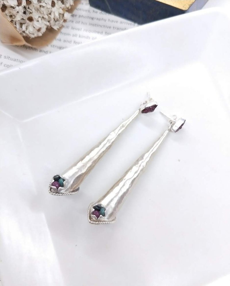[The only product] tourmaline ore * red emerald sterling silver earrings earrings - Earrings & Clip-ons - Semi-Precious Stones Multicolor