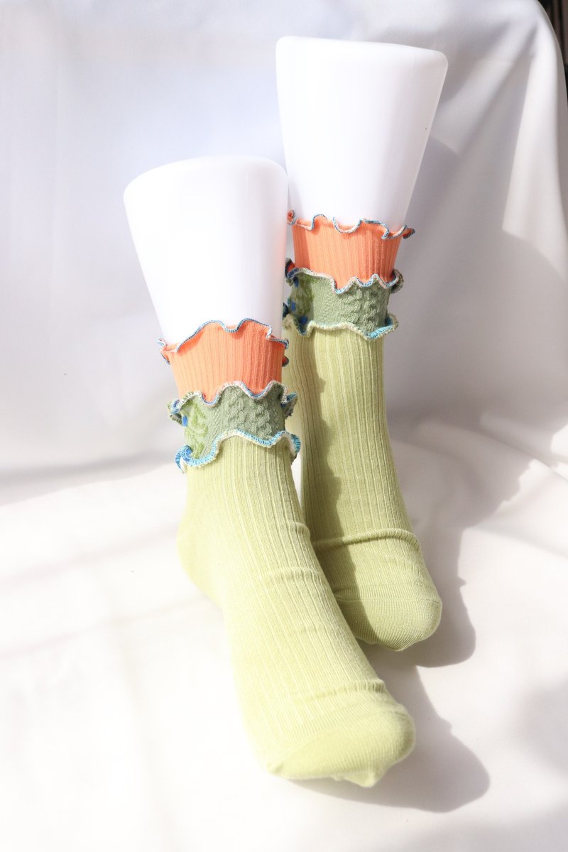 Green x Orange Colorful Mellow Socks Flashy Socks Unique Size 22.5-25 Women's Socks - ถุงเท้า - วัสดุอื่นๆ สีเขียว