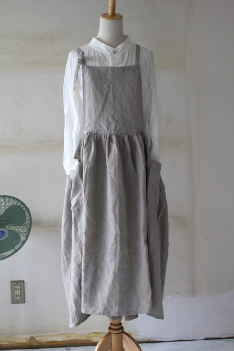 One-piece apron with plenty of gathered French Linen 100 - ผ้ากันเปื้อน - ผ้าฝ้าย/ผ้าลินิน 