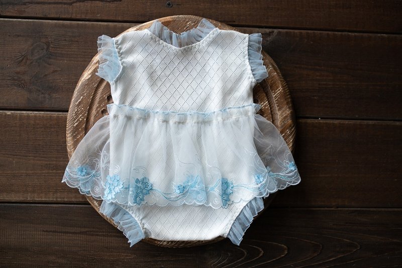 White bodysuit with lace for newborn girls: the perfect outfit for a little girl - Baby Accessories - Other Metals White