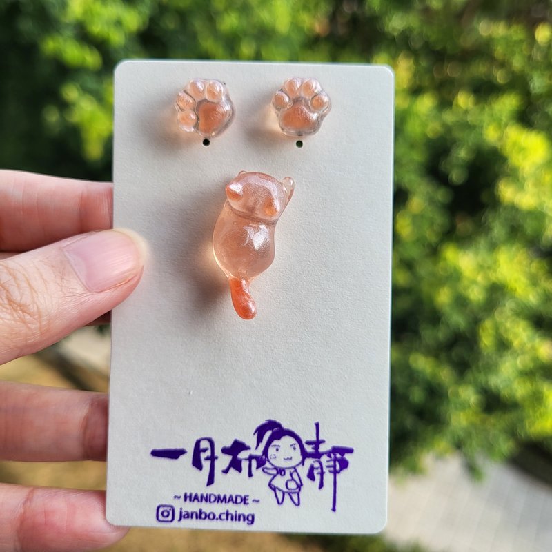 粉橙半透明貓咪耳環 - 耳環/耳夾/耳骨夾 - 樹脂 
