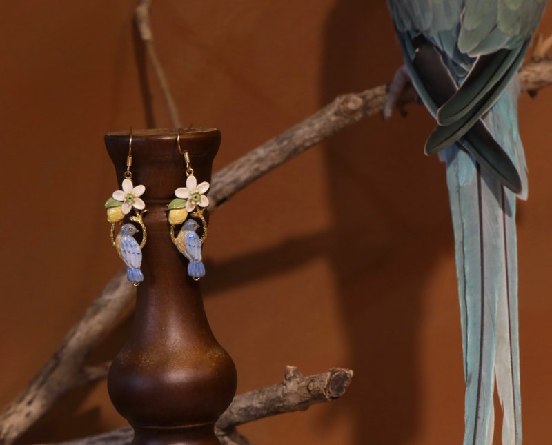 檸檬藍鴝鳥 不鏽鋼鍍金耳勾 黃銅耳夾 姿婷 手作飾品 - 耳環/耳夾/耳骨夾 - 陶 黃色