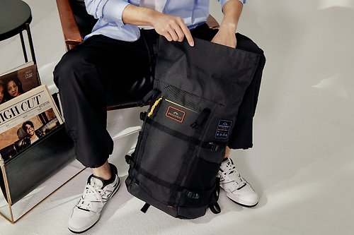 DOUGHNUT - 來自香港的包包設計品牌 【 DOUGHNUT 】PARATROOPER HA 後背包 耐磨防潑水 減壓背帶/黑