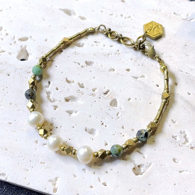 VIIART. Spring. Natural Pearl Bronze Bracelet - สร้อยข้อมือ - ทองแดงทองเหลือง สีเขียว