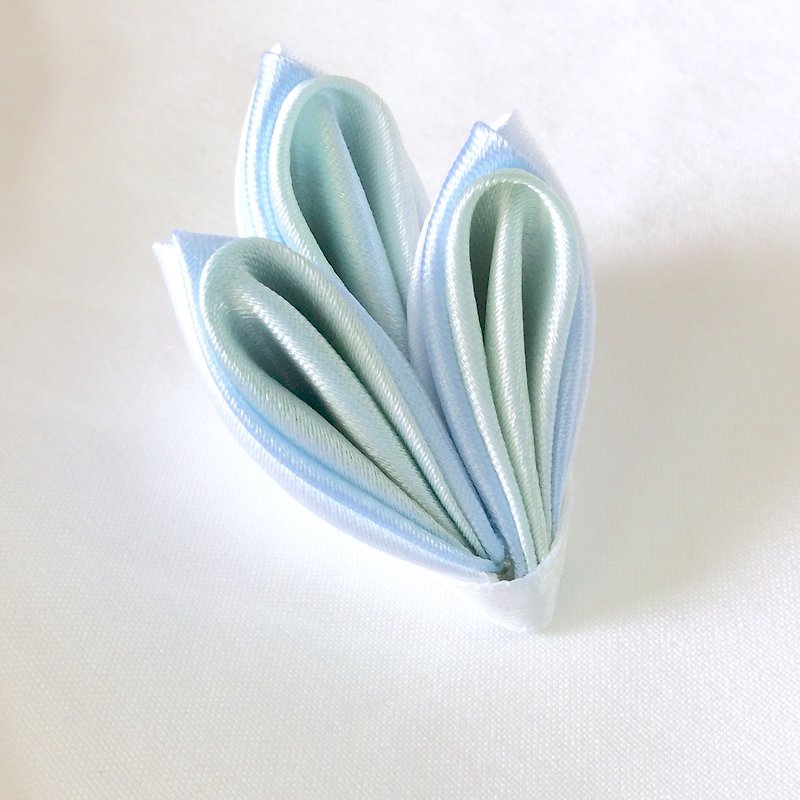 Blue,green and white kanzashi ribbon flower pin  - Brooches - Silk Green