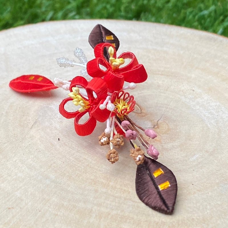 Wing Art Wrapping Blessing Decoration-Wrapping Flowers-Red Plum Decoration (pins, brooches, hair clips, hair plugs) - เข็มกลัด - ผ้าไหม สีแดง