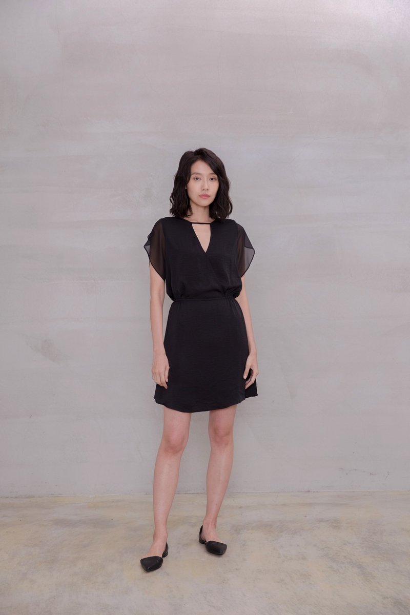 One Fine Day V Neck Mini Dress - ชุดเดรส - ไฟเบอร์อื่นๆ สีดำ