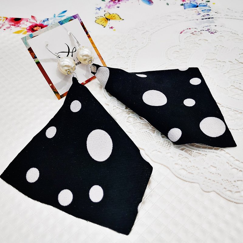 Daqian design retro fashion pop style polka dot satin earrings / clip gift lover - Earrings & Clip-ons - Cotton & Hemp Black