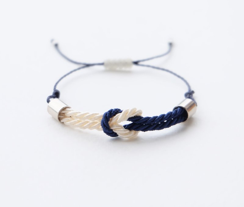Tiny tie the knot rope bracelet in Cream / Navy blue - 手鍊/手環 - 聚酯纖維 藍色