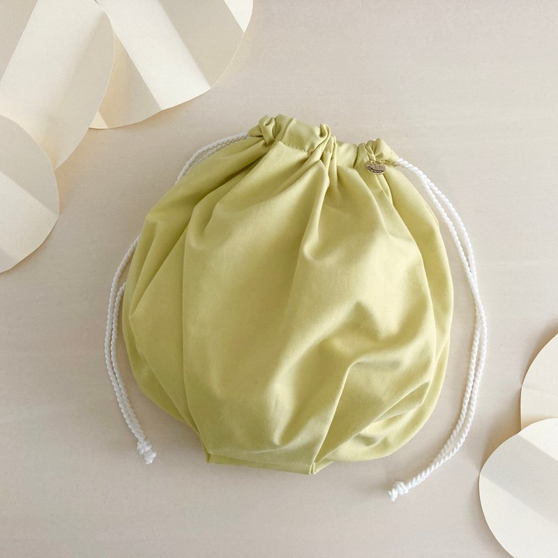 Chewy Balloon Drawstring Pouch Citron Yellow - กระเป๋าเครื่องสำอาง - ผ้าฝ้าย/ผ้าลินิน สีเหลือง