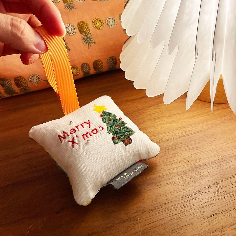 Have A Nice Day【Merry X'mas】クリスマス刺繍オーナメント（無香料） - アロマ・線香 - コットン・麻 多色
