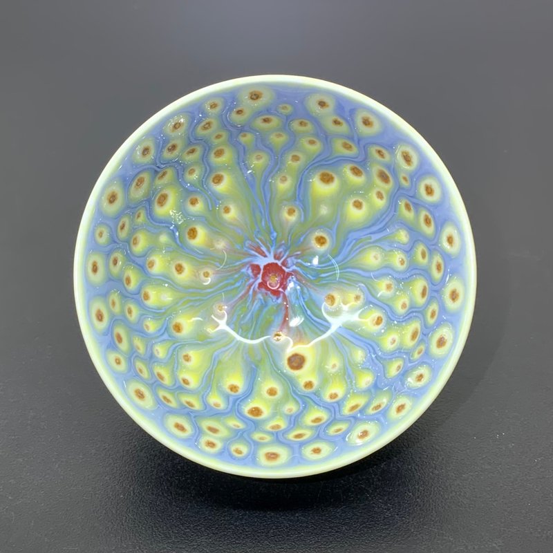 Peacock teacup / Taiwan pottery artist Yu-ning, Chiu - ถ้วย - เครื่องลายคราม หลากหลายสี