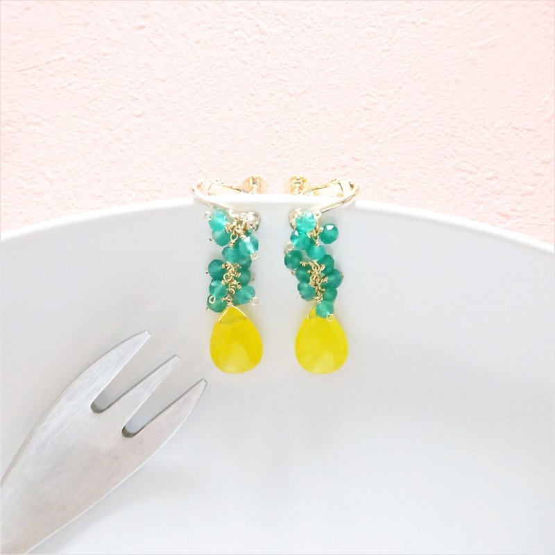 14kgf*Pineapple motief Honey color Jade pierced earring / earring