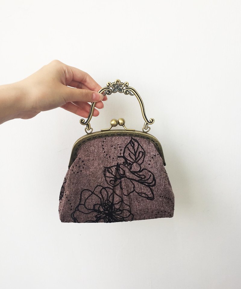 Purple small clasp frame bag/with chain/ cosmetic bag - กระเป๋าคลัทช์ - ผ้าฝ้าย/ผ้าลินิน สึชมพู