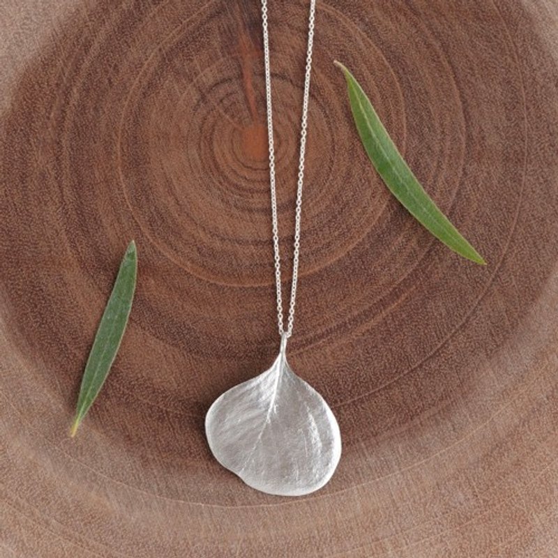 Eucalyptus round leaf necklace [P098SV] - สร้อยคอ - โลหะ 