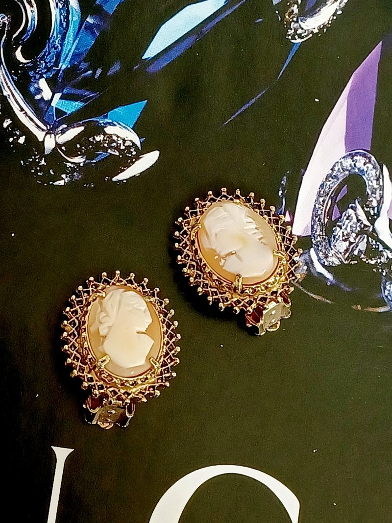 vintage jewelry  Florenza 古董 CAMEO 貝雕女神 夾式耳環 - 耳環/耳夾/耳骨夾 - 其他金屬 