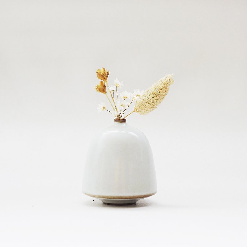 手作りセラミックホワイトミニフラワーベルタイプ - 花瓶・植木鉢 - 陶器 ホワイト