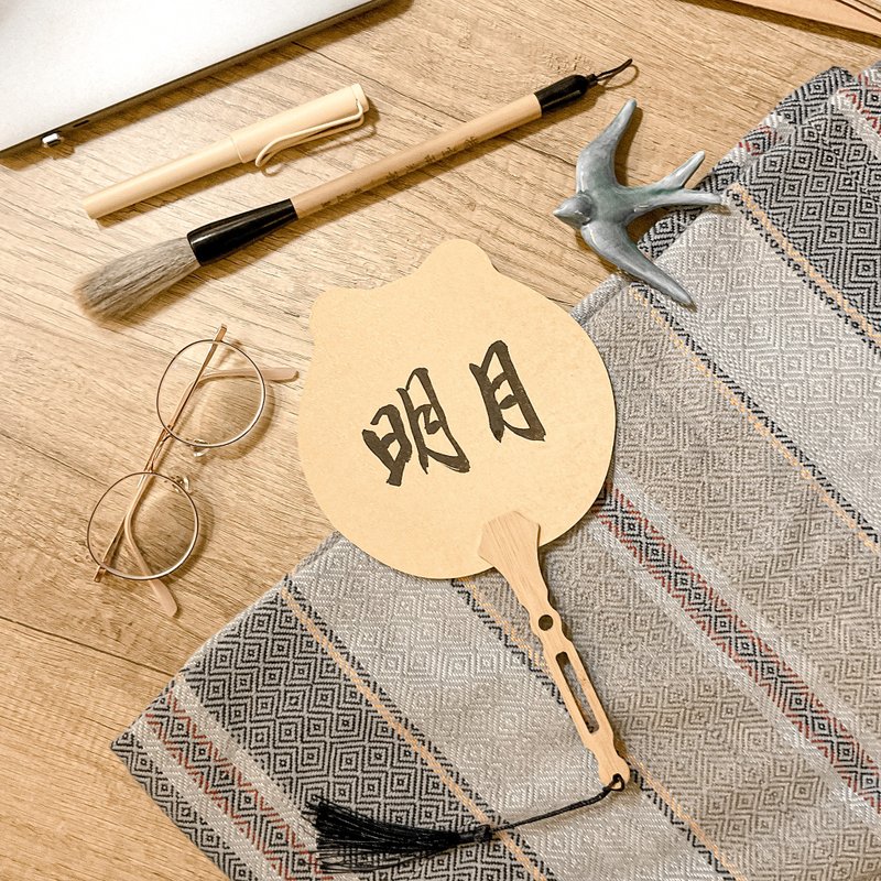 書法【客製化扇子】貓耳扇 / 雙面 / 2-4字 - 扇子 - 紙 卡其色