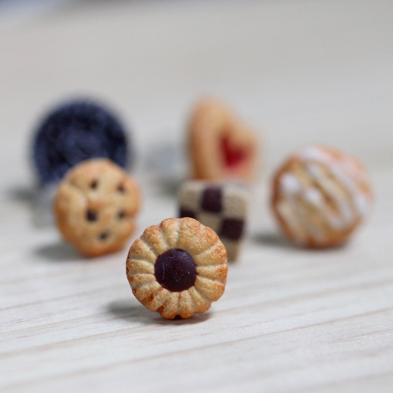 袖珍經典餅乾耳環 Miniature Classic Cookies Earring - 耳環/耳夾 - 黏土 卡其色