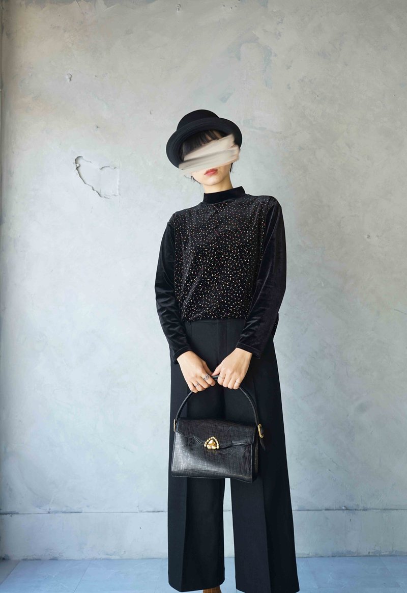 尋寶古著-低調黑絨面印花半高領上衣 - 女裝上衣 - 聚酯纖維 黑色