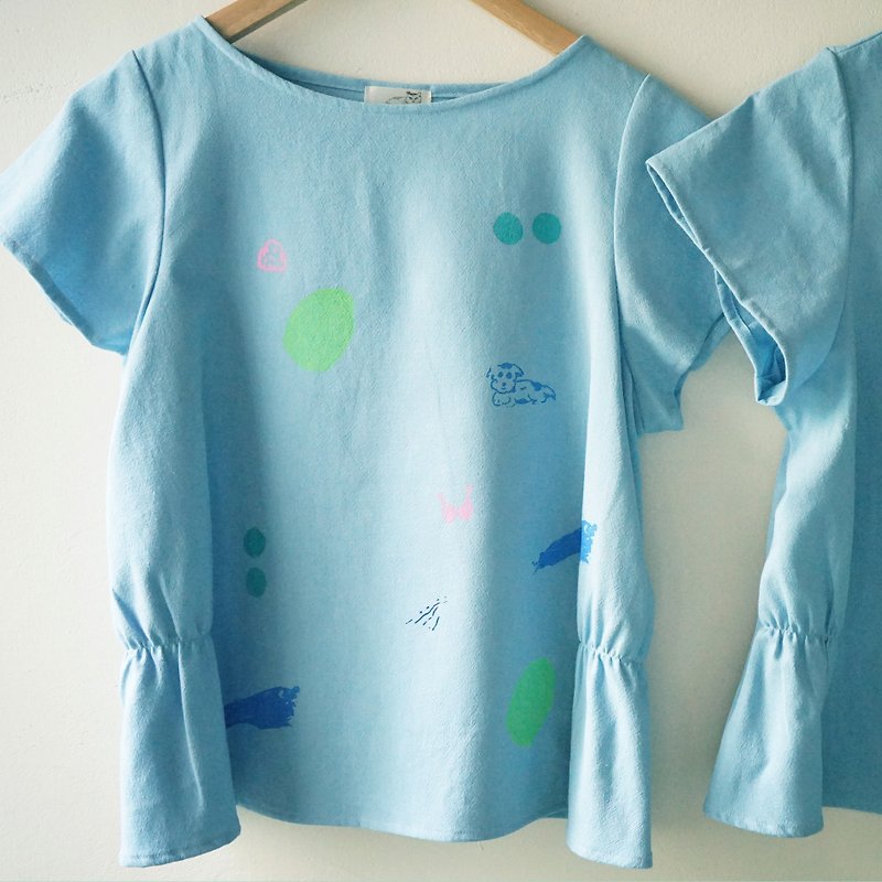 Yinke hand for printing puppy waves, a mountain ridge light blue Linen shirt cotton comfortable shirring - เสื้อผู้หญิง - ผ้าฝ้าย/ผ้าลินิน 