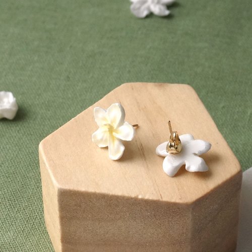 アップルフラワー/フランギパニイヤリングイヤークリップ手作りの粘土シルクの花をカスタマイズすることができます