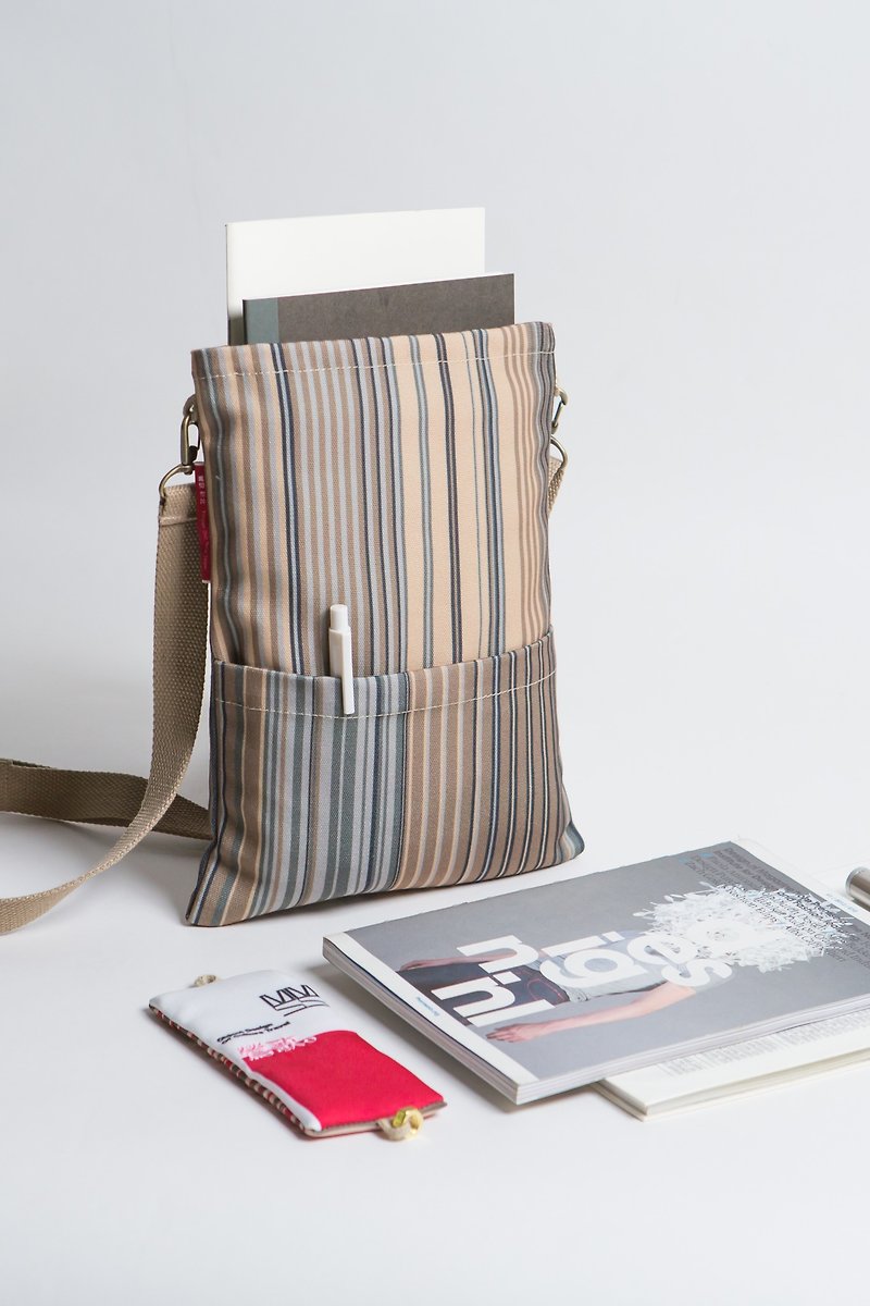Cultural travel design backpack-Yingge style - กระเป๋าแมสเซนเจอร์ - ผ้าฝ้าย/ผ้าลินิน 