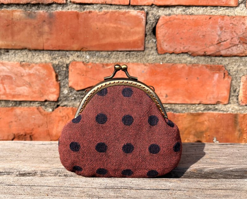 Vintage Polka Dots • Hand Stitched Gold Coin Purse • Vintage • Japanese Pre-dyed - กระเป๋าใส่เหรียญ - ผ้าฝ้าย/ผ้าลินิน สีแดง