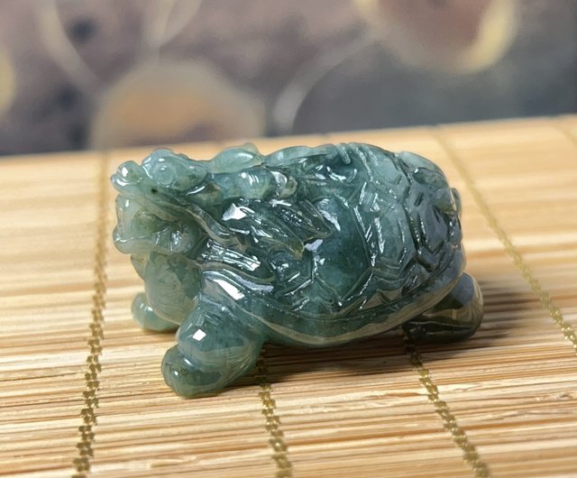 縁起と長寿】氷浮花翡翠龍亀 天然ビルマ翡翠 グレードAジェダイト