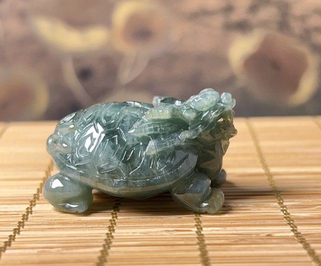 縁起と長寿】氷浮花翡翠龍亀 天然ビルマ翡翠 グレードAジェダイト