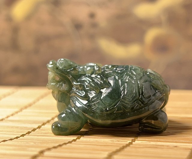 縁起と長寿】氷浮花翡翠龍亀 天然ビルマ翡翠 グレードAジェダイト