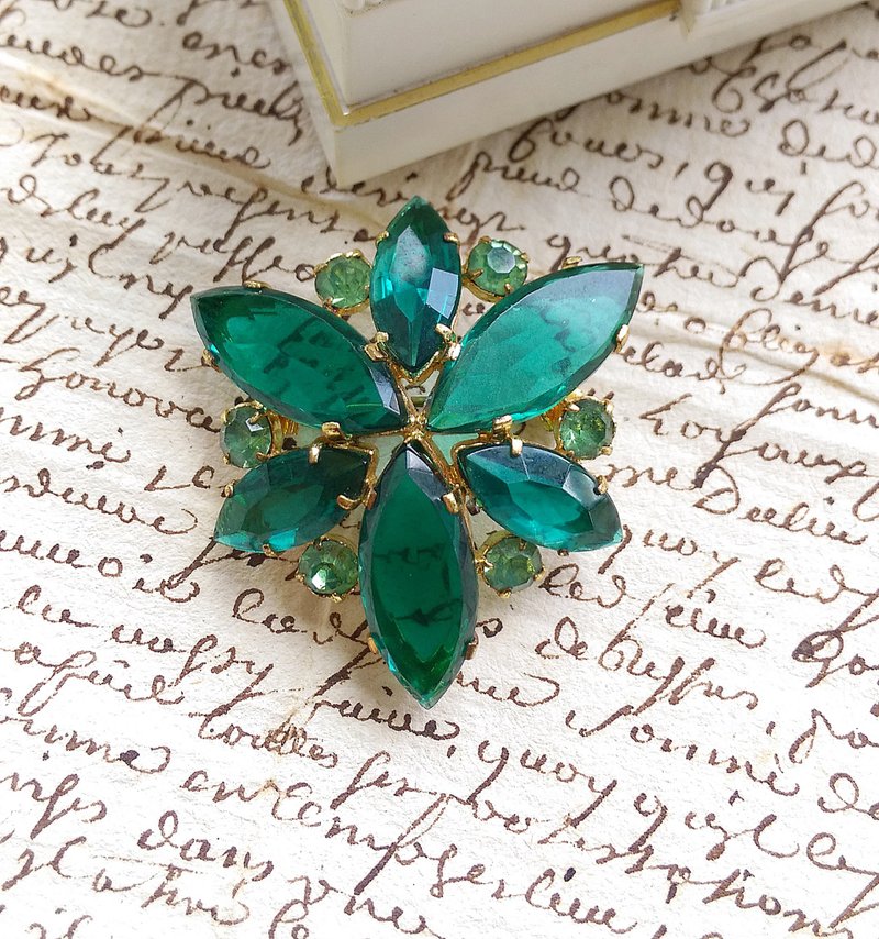 Vintage Jewelry 西洋古董飾品 綠萊茵 花朵 別針 - 徽章/別針 - 其他金屬 金色