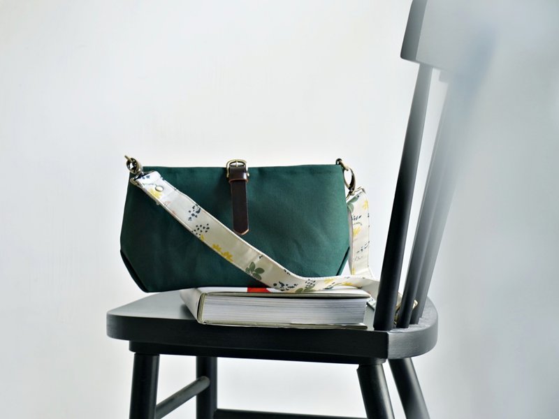 【聖誕快樂】 小日常蠟包  斜背 日本帆布 手工製作 台灣製作 - 側背包/斜背包 - 棉．麻 