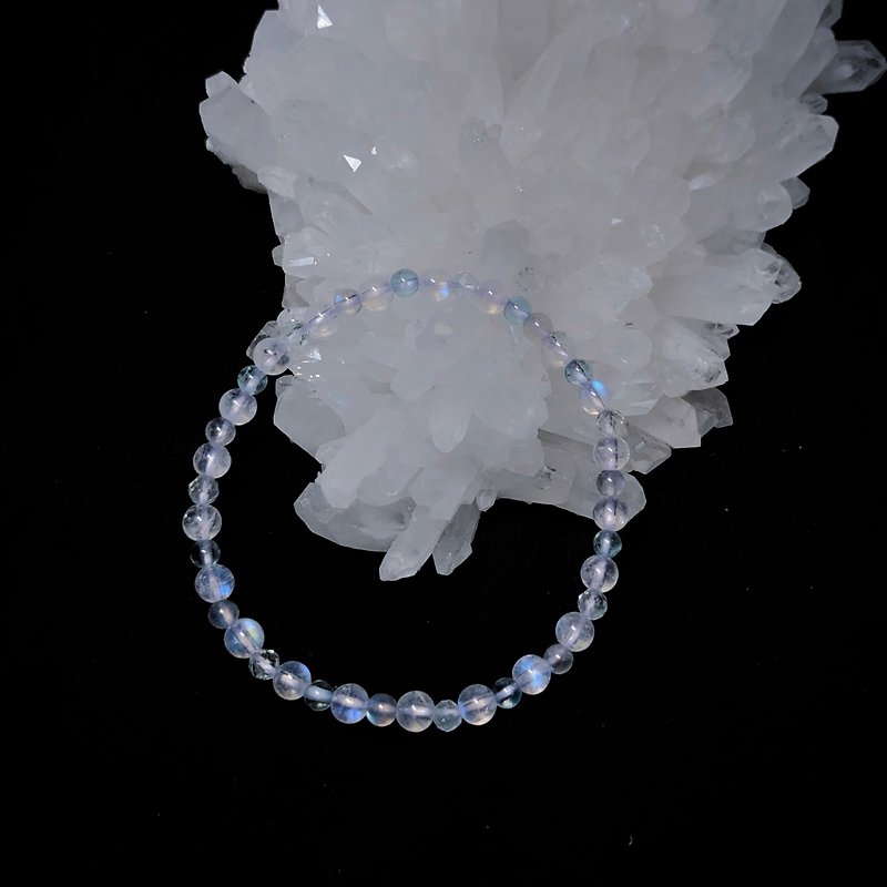 [Ofelia.] Natural Moonstone elongated stone x x x Stone green Stone fine-stranded - Bracelets - Crystal White