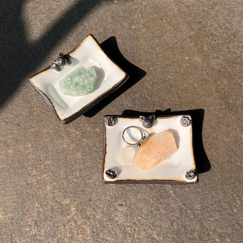 貓貓小碟 / 白釉鑲黑邊 / 陶 - 擺飾/家飾品 - 陶 白色