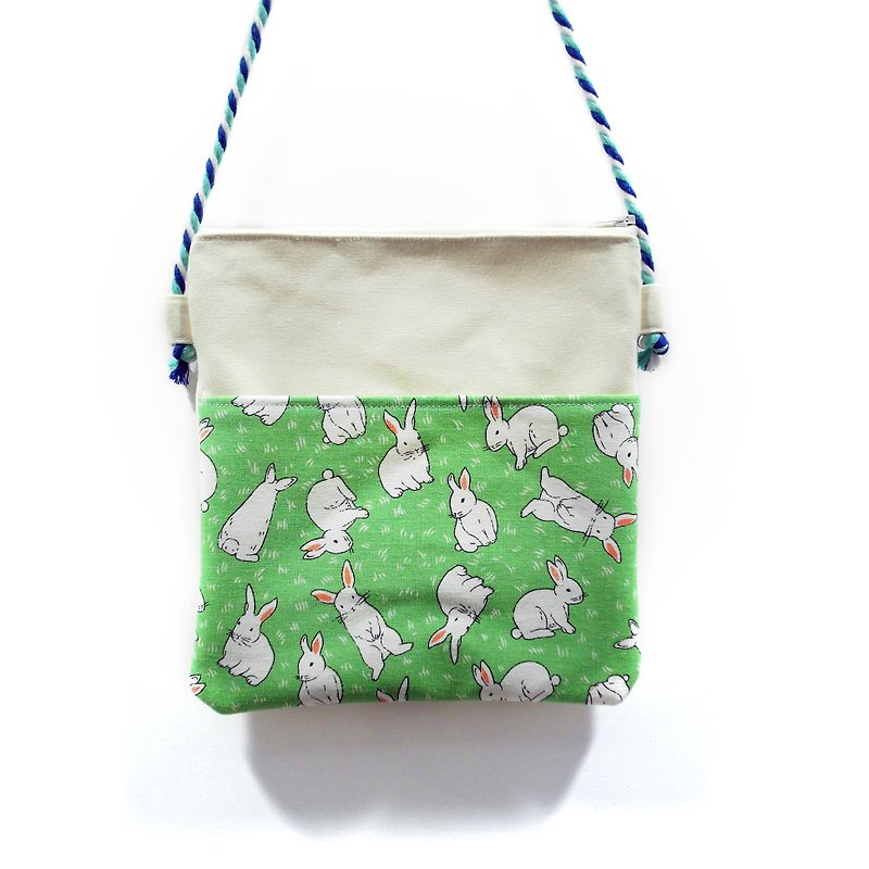Bunny on the grass ◎ travel bag ◎ MIX - กระเป๋าแมสเซนเจอร์ - ผ้าฝ้าย/ผ้าลินิน สีเขียว