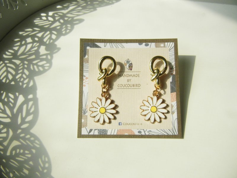 *coucoubird* 打結小花耳環 - 耳環/耳夾/耳骨夾 - 24k 金 金色