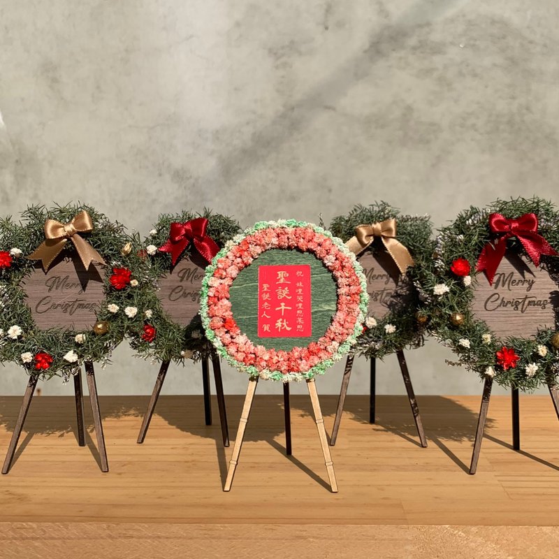 Taiwanese Style Christmas Wreath Business Card Holder / Polaroid Photo Stand - Customizable Red Paper Text - ที่ตั้งบัตร - ไม้ สีแดง