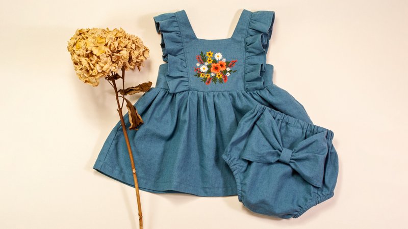 Handmade by Mina【寶寶手工刺繡荷葉洋裝套裝】贈禮盒 彌月禮 - 女童洋裝/裙子 - 棉．麻 多色