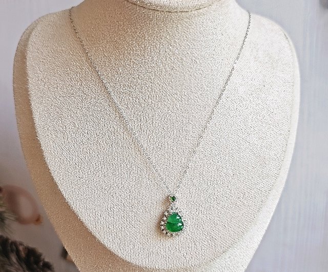 ミャンマー産天然翡翠（A貨）静かな笑みを宿す · 翡翠の陽緑福仏ペンダント ミャンマー産天然無処理翡翠 仏像 ペンダント 薄青緑