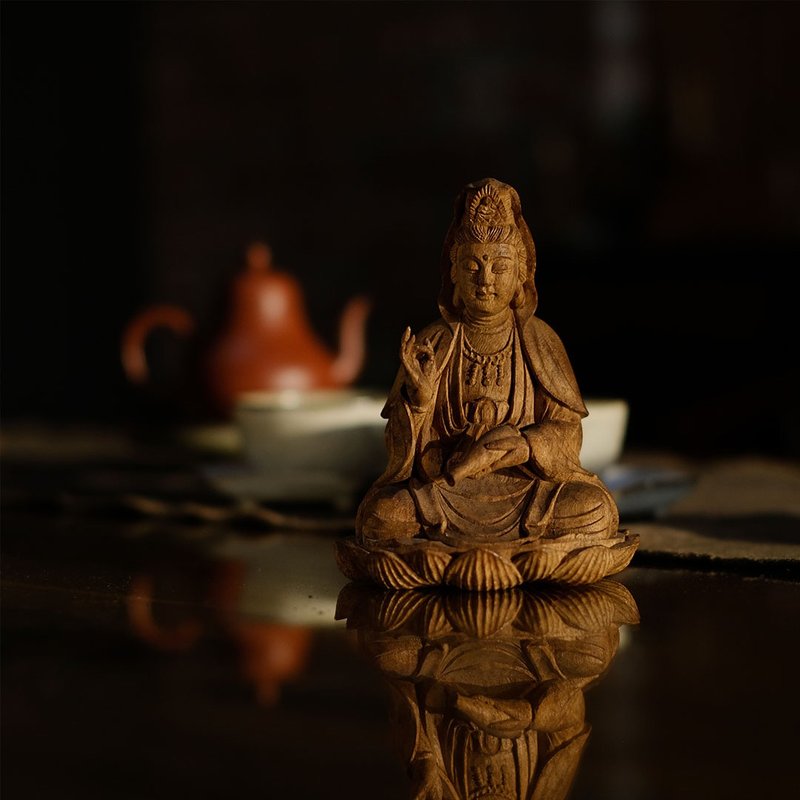 [Collected Boutique] Dongma Agarwood Carved Jingping Avalokitesvara Statue - Items for Display - Other Materials 