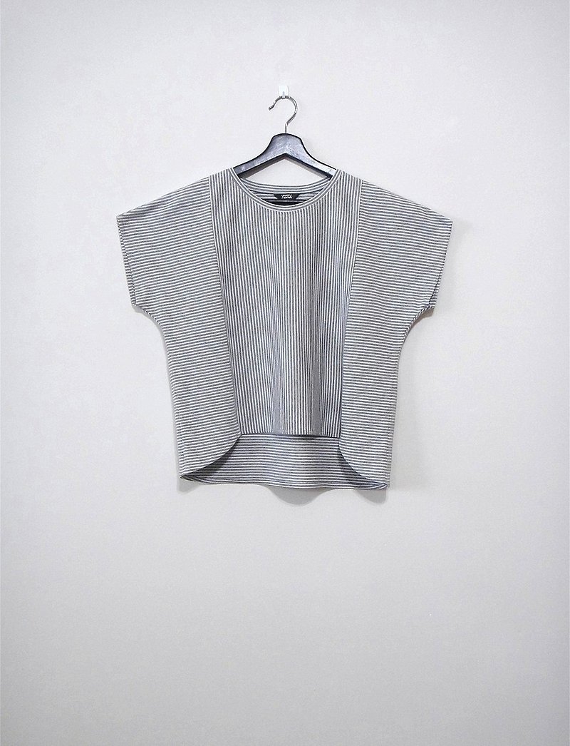 Gray Line Stripe Top - เสื้อผู้หญิง - ผ้าฝ้าย/ผ้าลินิน สีเทา